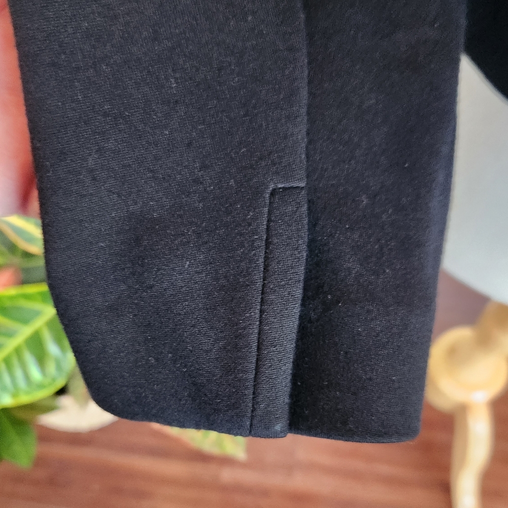 Elegant Black Women's Blazer - Picture 5 of 8